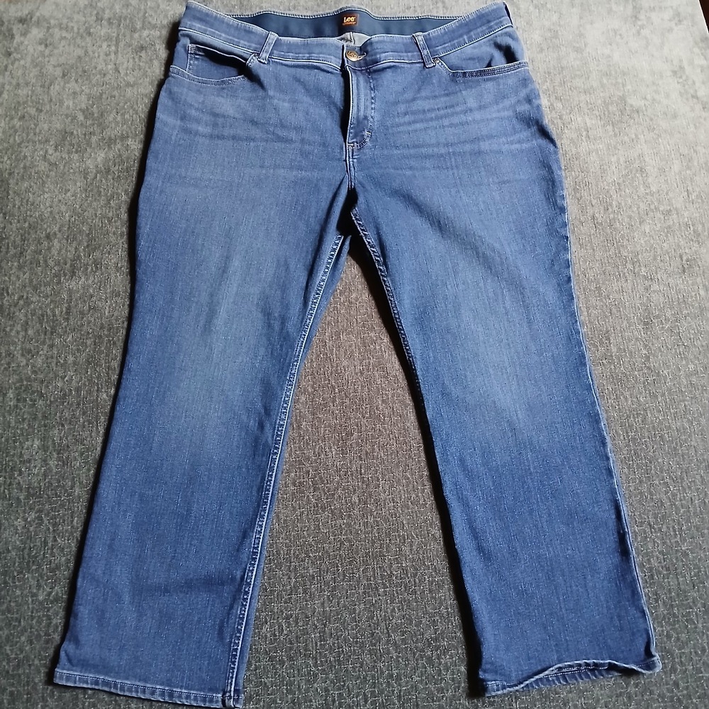 Lee Women 22W Petite Straight Leg Jeans Medium Wash Stretch Comfort Waistband